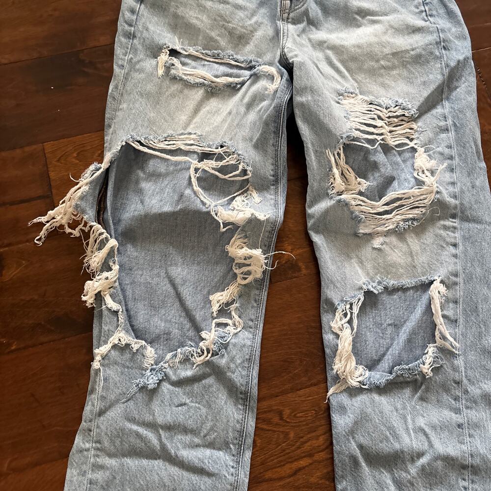 American Eagle Highest Rise Mom Jeans Light Blue Distressed Ripped Women‎ 8 long - Picture 10 of 14